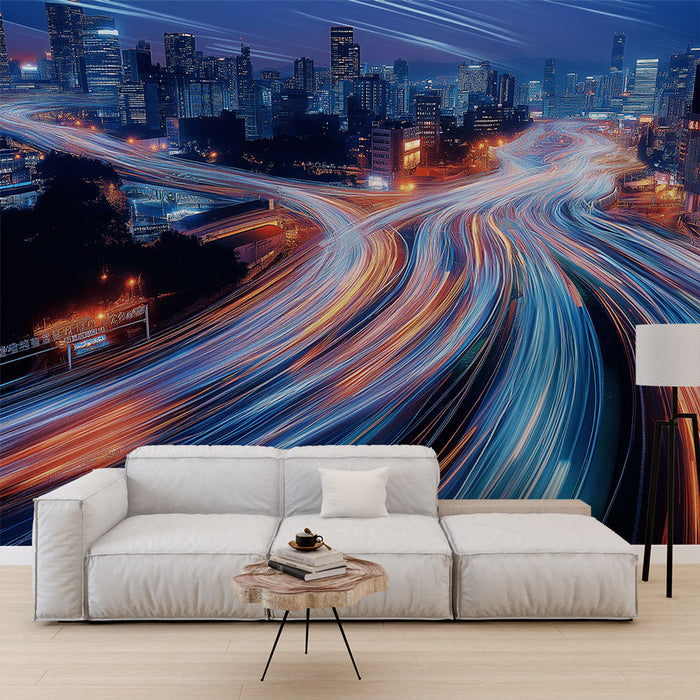 Une pièce moderne avec un papier peint urbain représentant des voies de circulation illuminées, créant une ambiance dynamique et contemporaine.