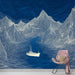Une pièce moderne avec un papier peint représentant des montagnes stylisées en bleu et blanc, évoquant une atmosphère apaisante et maritime.