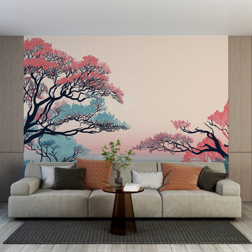 Un salon moderne avec un papier peint illustrant des arbres stylisés aux teintes roses et bleues sur fond doux, créant une ambiance apaisante et artistique.