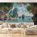 Un salon lumineux avec un papier peint représentant un paysage côtier idyllique, mêlant rochers majestueux et eaux turquoise, créant une atmosphère apaisante et naturelle.