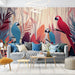 Un salon moderne avec un papier peint tropical représentant des perroquets colorés et des feuillages luxuriants sur un fond doux, créant une atmosphère vivante et chaleureuse.