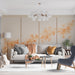 Un salon moderne avec un papier peint aux motifs de pétales orangés sur fond beige créant une atmosphère douce et apaisante.