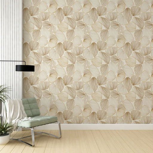 Une pièce moderne avec un papier peint aux motifs de pétales délicats dans des teintes beige et crème, créant une atmosphère apaisante et élégante.
