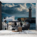 Papier peint mural avec phare en mer, vagues tumultueuses et ciel dramatique pour salon moderne.