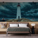 Papier peint mural avec phare blanc au bord de l'océan sous un ciel dramatique pour chambre moderne