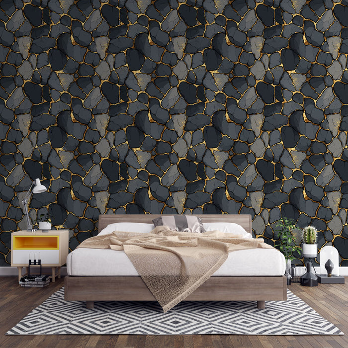 Une chambre moderne avec un papier peint texturé aux motifs de pierres sombres et dorées, créant une ambiance élégante et chaleureuse.