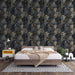Une chambre moderne avec un papier peint texturé aux motifs de pierres sombres et dorées, créant une ambiance élégante et chaleureuse.