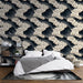 Une chambre moderne avec un papier peint texturé aux motifs de pierres claires sur fond sombre, créant une ambiance à la fois élégante et apaisante.