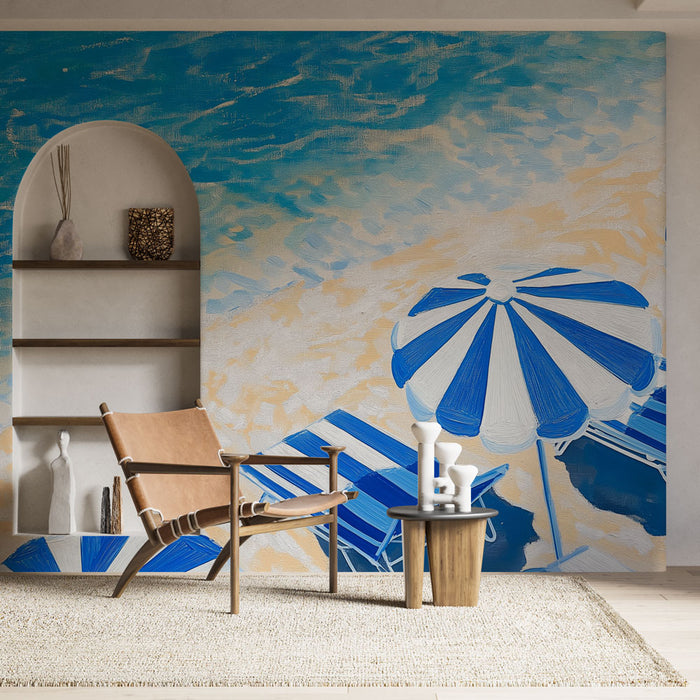 Une pièce lumineuse avec un papier peint artistique représentant des parasols bleus sur fond clair évoquant une ambiance estivale et relaxante.