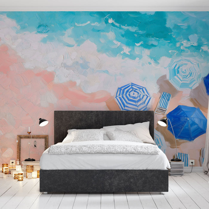 Une chambre moderne avec un papier peint aux teintes pastel évoquant une plage, agrémenté de parasols bleus, créant une atmosphère estivale et relaxante.
