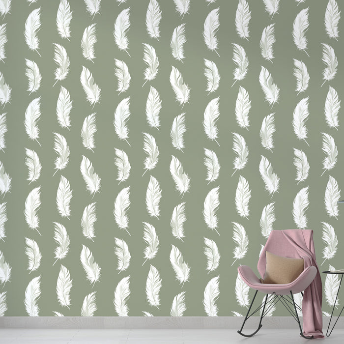Une chambre moderne avec un papier peint vert olive orné de plumes blanches délicates, créant une atmosphère douce et apaisante.