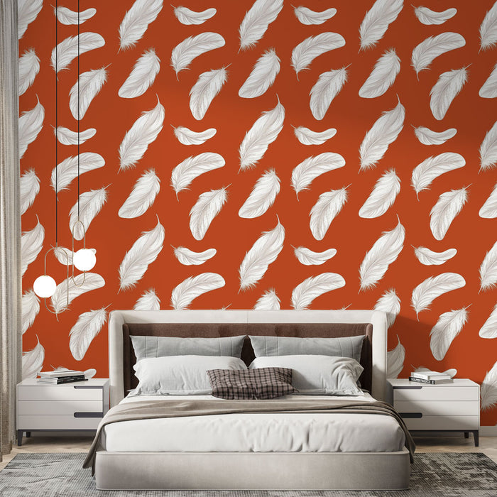 Une chambre moderne avec un papier peint terracotta orné de plumes blanches, créant une ambiance chaleureuse et accueillante.