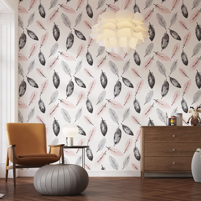 Une pièce moderne avec un papier peint aux motifs de plumes délicates en noir, gris et rose sur fond clair, créant une ambiance douce et apaisante.