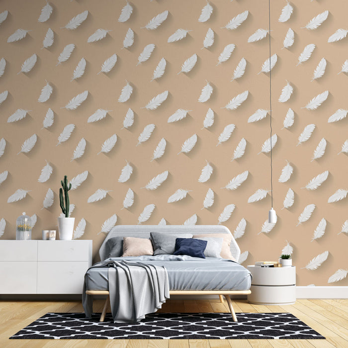 Une chambre moderne avec un papier peint beige orné de délicates plumes blanches, créant une atmosphère douce et apaisante.