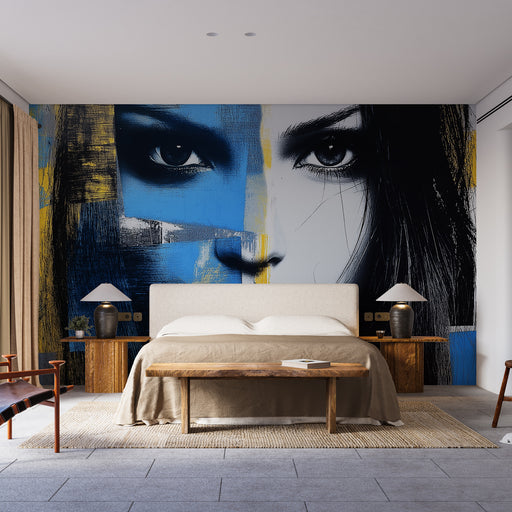 Papier peint abstrait avec portrait féminin, touches de bleu et jaune pour chambre moderne.