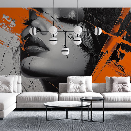 Papier peint artistique avec visage féminin et éclaboussures orange et noir pour salon moderne