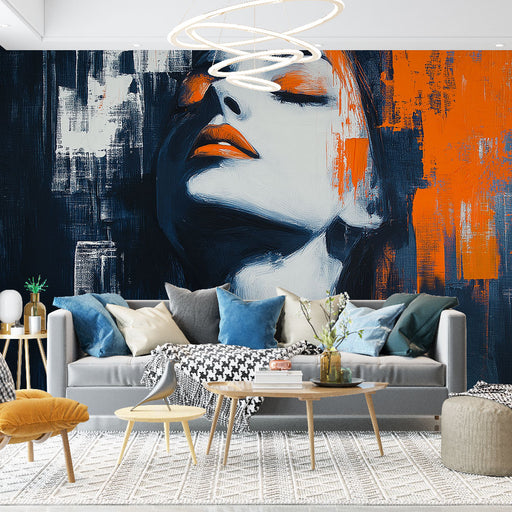 Papier peint artistique avec visage féminin stylisé et touches orange vibrantes pour salon moderne