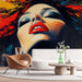 Papier peint artistique avec portrait vibrant de femme au regard captivant et touches de couleur éclatantes pour salon moderne.