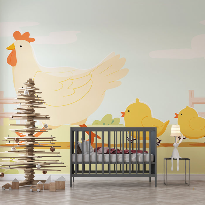 Une chambre d'enfant avec un papier peint illustré représentant une grande poule et des poussins jaunes sur fond pastel, créant une ambiance ludique et chaleureuse.