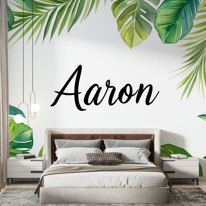 Une chambre moderne avec un papier peint tropical représentant de grandes feuilles vertes sur fond blanc, créant une ambiance fraîche et accueillante.