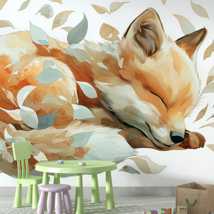 Une chambre d'enfant avec un papier peint illustrant un renard endormi entouré de feuilles délicates dans des teintes douces et apaisantes.