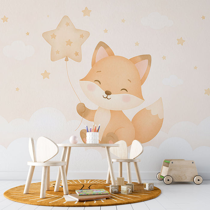 Une chambre d'enfant avec un papier peint illustrant un renard souriant tenant un ballon étoilé, créant une ambiance douce et ludique.