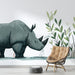 Une chambre moderne avec un papier peint illustrant un rhinocéros stylisé et des feuillages délicats, créant une ambiance naturelle et apaisante.