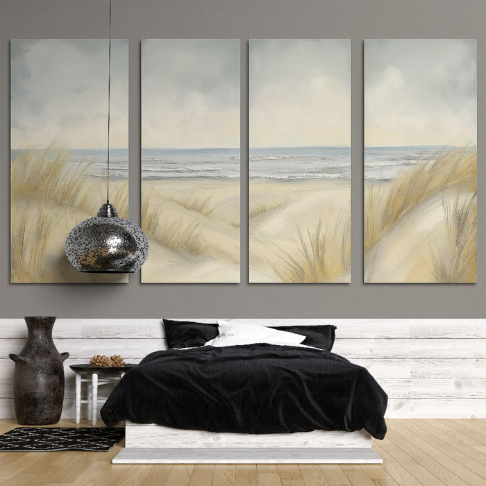 Une chambre apaisante avec un papier peint représentant des dunes de sable et la mer, dans des teintes douces de beige et bleu clair.