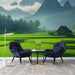 Papier peint paysage vert émeraude avec rizières, montagnes et brouillard pour salon moderne.