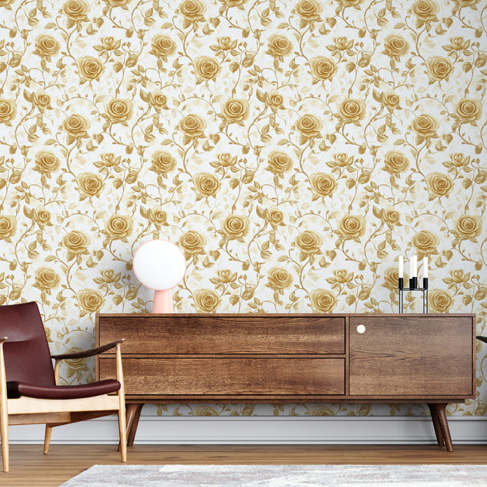 Une pièce moderne avec un papier peint floral crème et doré, aux motifs de roses délicates, créant une ambiance chaleureuse et élégante.