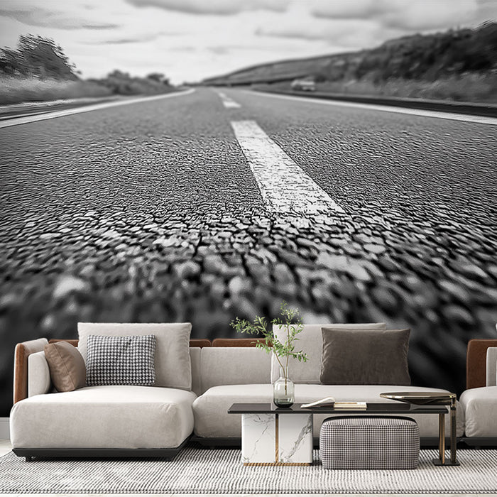 Un salon contemporain avec un papier peint en noir et blanc représentant une route vue en perspective, créant une ambiance dynamique et moderne.