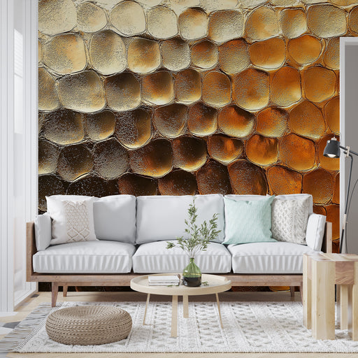 Papier peint ruche dorée avec motif hexagonal aux reflets brillants pour salon moderne