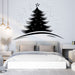 Papier peint graphique sapin de Noël enneigé pour décoration murale moderne chambre adulte