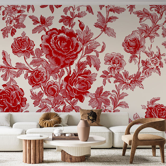 Un salon élégant avec un papier peint floral rouge sur fond crème, évoquant une atmosphère romantique et chaleureuse grâce à ses motifs délicats de roses.