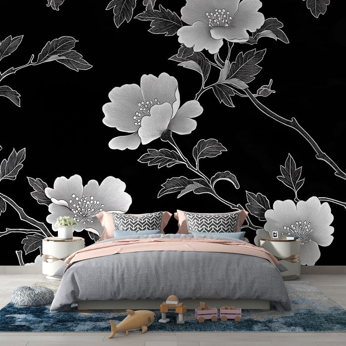 Une chambre élégante avec un papier peint floral noir et blanc, mettant en avant de grandes fleurs stylisées, créant une atmosphère moderne et sophistiquée.