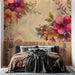 Une chambre élégante avec un papier peint floral aux teintes chaudes et vibrantes, créant une atmosphère accueillante et romantique.