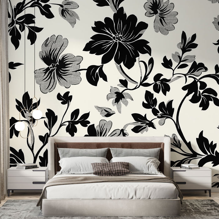 Une chambre moderne avec un papier peint floral noir et blanc aux motifs audacieux, créant une ambiance élégante et artistique.