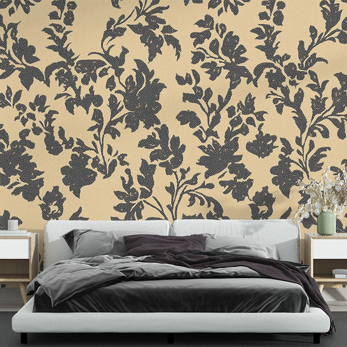 Une chambre moderne avec un papier peint floral noir sur fond beige, créant une atmosphère élégante et chaleureuse.