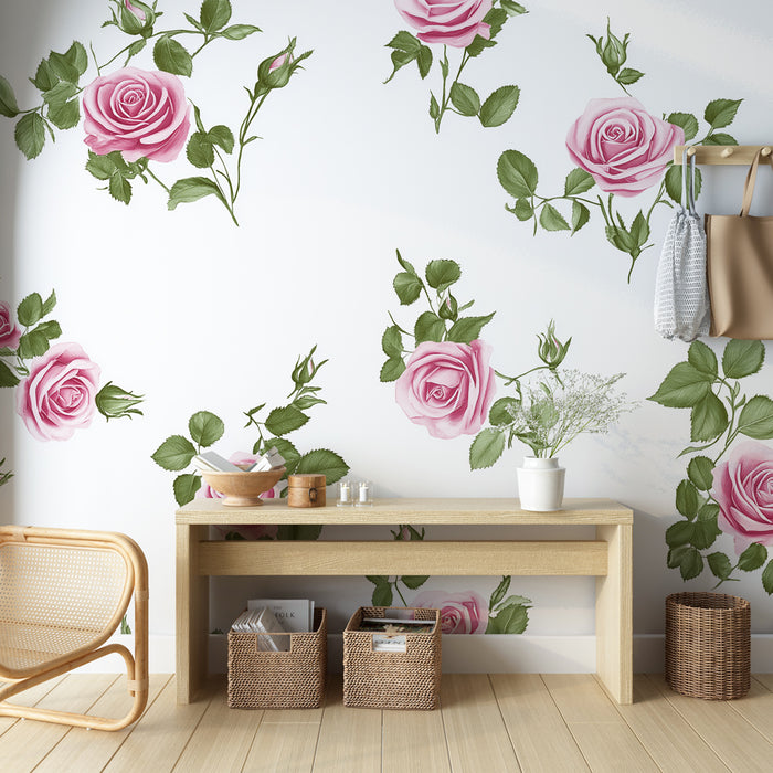 Une entrée lumineuse avec un papier peint floral représentant de grandes roses roses et des feuillages verts, créant une atmosphère douce et accueillante.