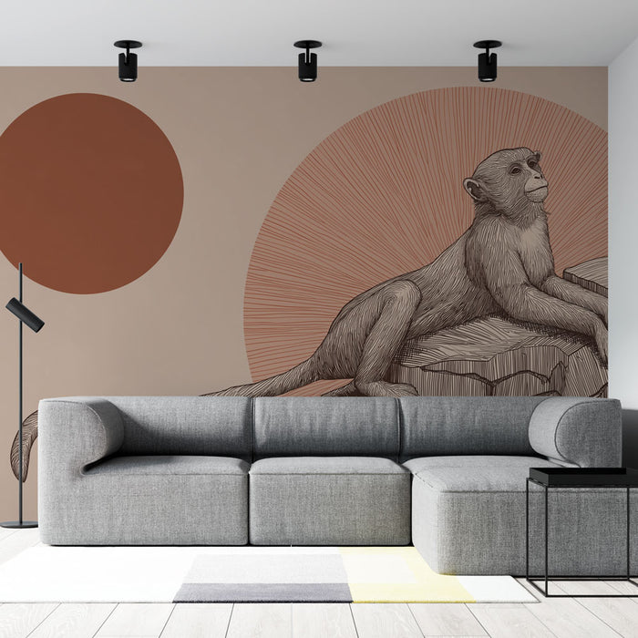 Un salon moderne avec un papier peint illustrant un singe stylisé sur fond beige, entouré de cercles et de rayons évoquant une ambiance artistique et chaleureuse.