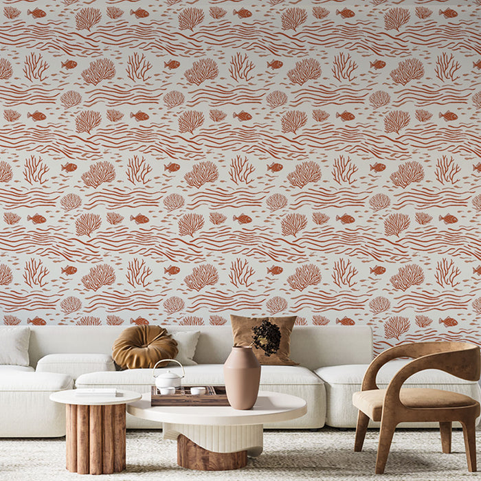 Un salon moderne avec un papier peint illustrant des coraux et des poissons dans des teintes terracotta sur fond clair, créant une ambiance marine apaisante.