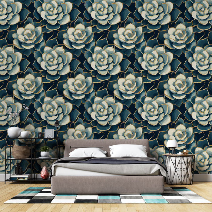 Une chambre moderne avec un papier peint floral bleu nuit orné de grandes fleurs délicates aux nuances crème et dorées, créant une atmosphère élégante et apaisante.