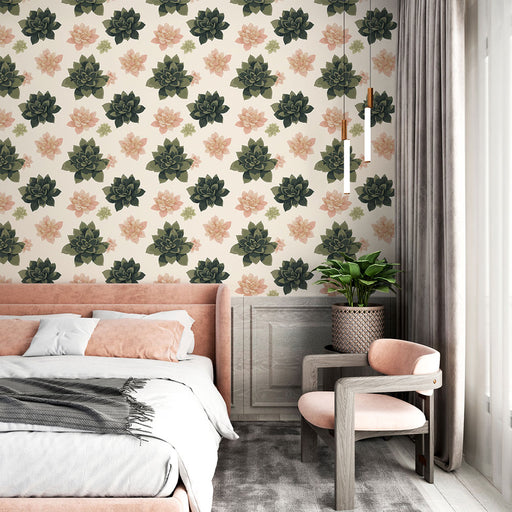 Une chambre apaisante avec un papier peint floral représentant des succulentes vertes et roses sur fond clair, créant une atmosphère naturelle et douce.