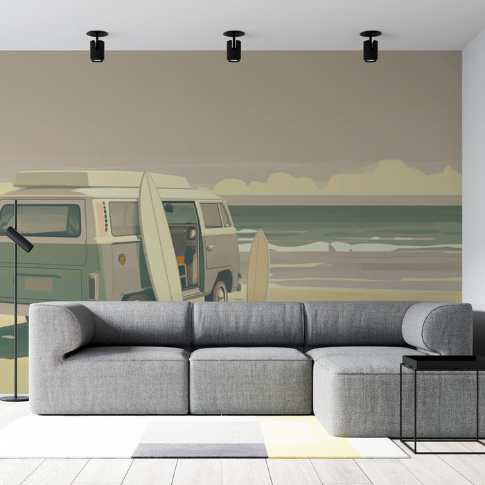 Un salon moderne avec un papier peint illustrant un van vintage sur la plage, créant une atmosphère décontractée et estivale.