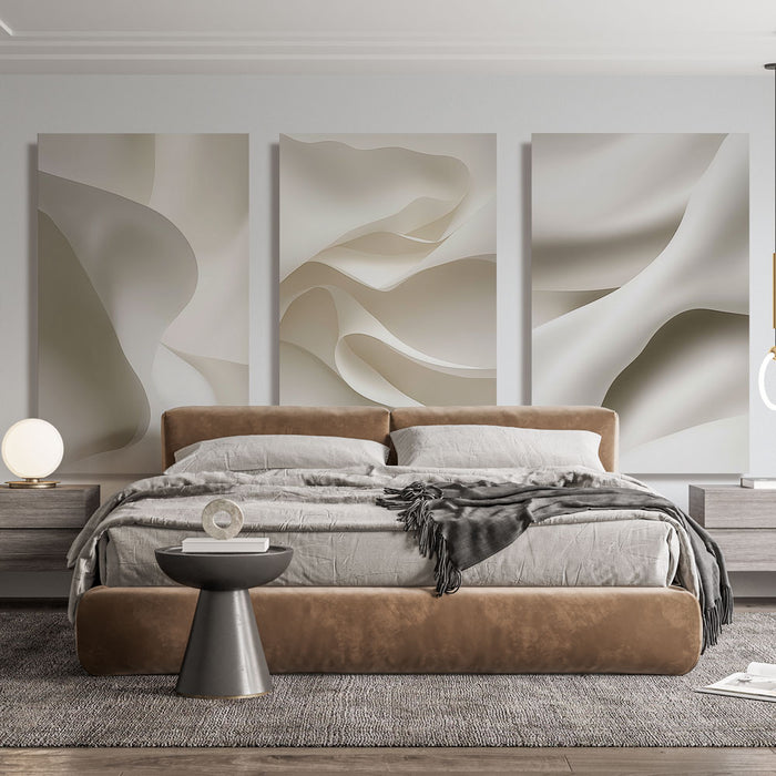 Une chambre moderne avec un papier peint aux motifs fluides dans des tons beige et crème, créant une atmosphère douce et apaisante.