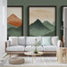Un salon moderne avec un papier peint vert forêt agrémenté de tableaux représentant des montagnes aux teintes douces, créant une ambiance apaisante et naturelle.