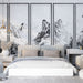 Une chambre élégante avec un papier peint représentant des paysages montagneux en noir et blanc, créant une atmosphère apaisante et artistique.