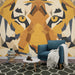 Un salon contemporain avec un papier peint représentant un tigre stylisé aux couleurs chaudes et géométriques, créant une ambiance audacieuse et captivante.
