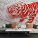 Papier peint tigre rouge avec motifs découpés pour salon moderne et élégant