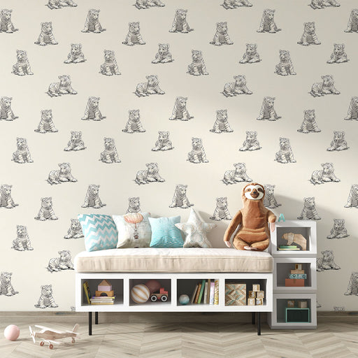 Un salon accueillant avec un papier peint illustré de petits ours en peluche sur fond clair, créant une ambiance ludique et chaleureuse.